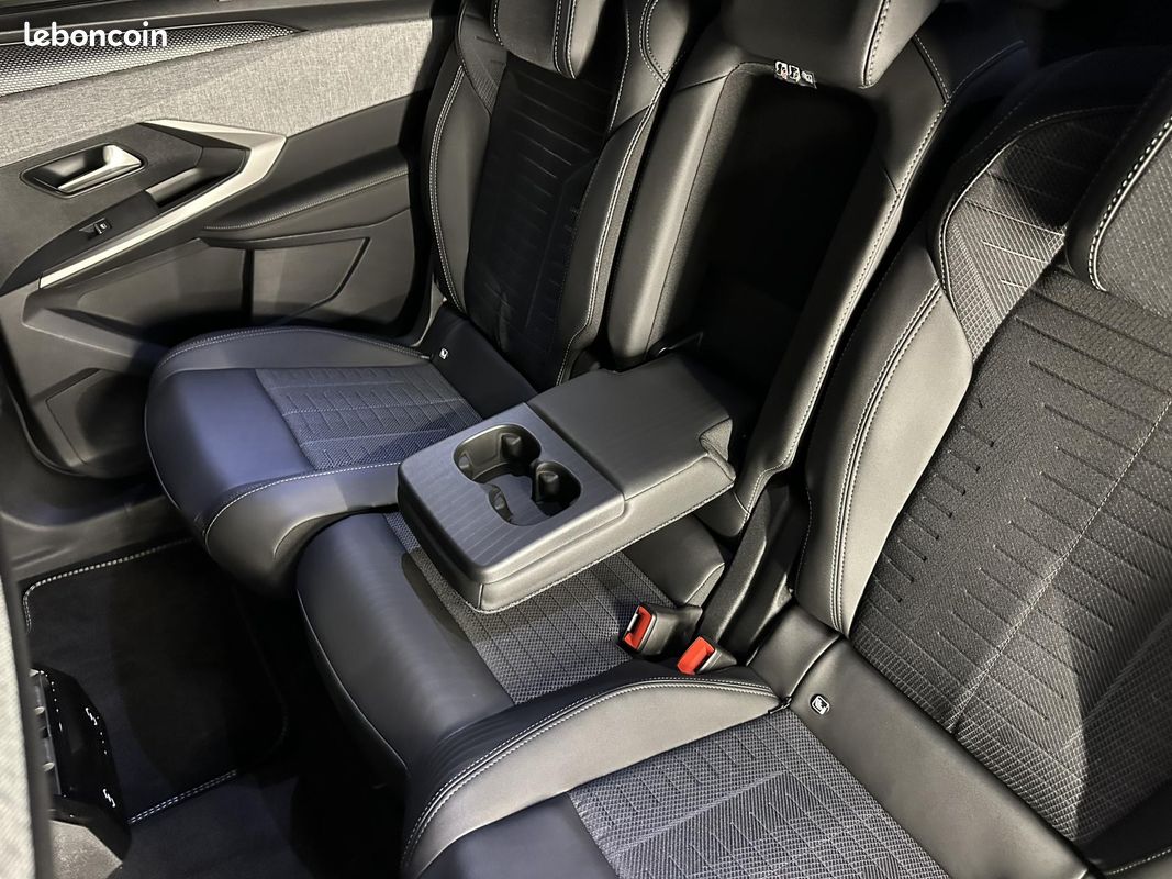 PEUGEOT 5008 1.2i Hybrid 145 e-DCS6 GT 360 7PL (image 36)