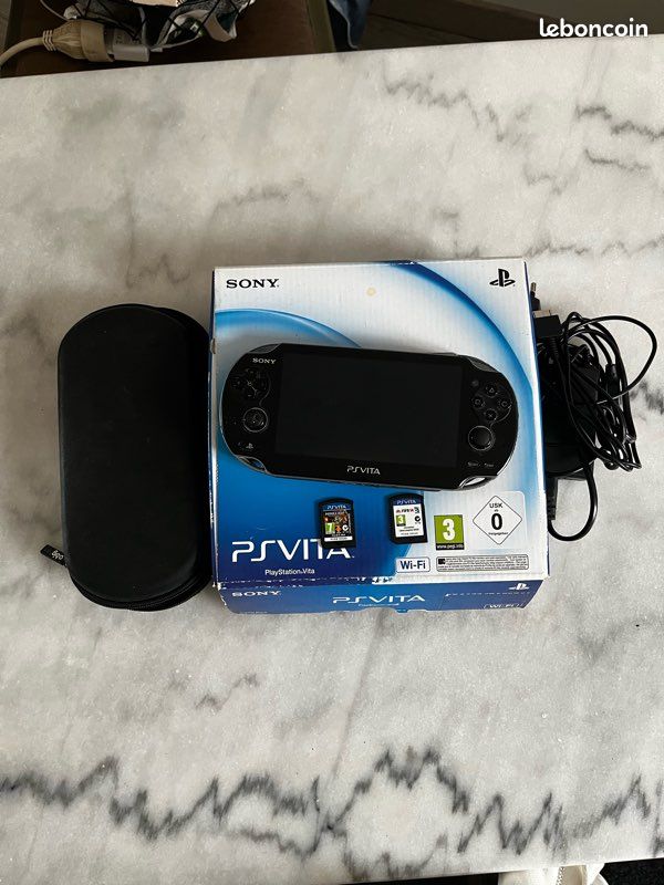 Ps vita 2ème génération(avec une pochette+2 jeux)prix négociable faites des offres (image 1)