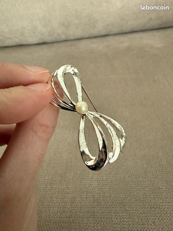 Broche Nœud Dorée Ornée De Perles - Bijou Fantaisie élégant Pour Femme - Style Russe
