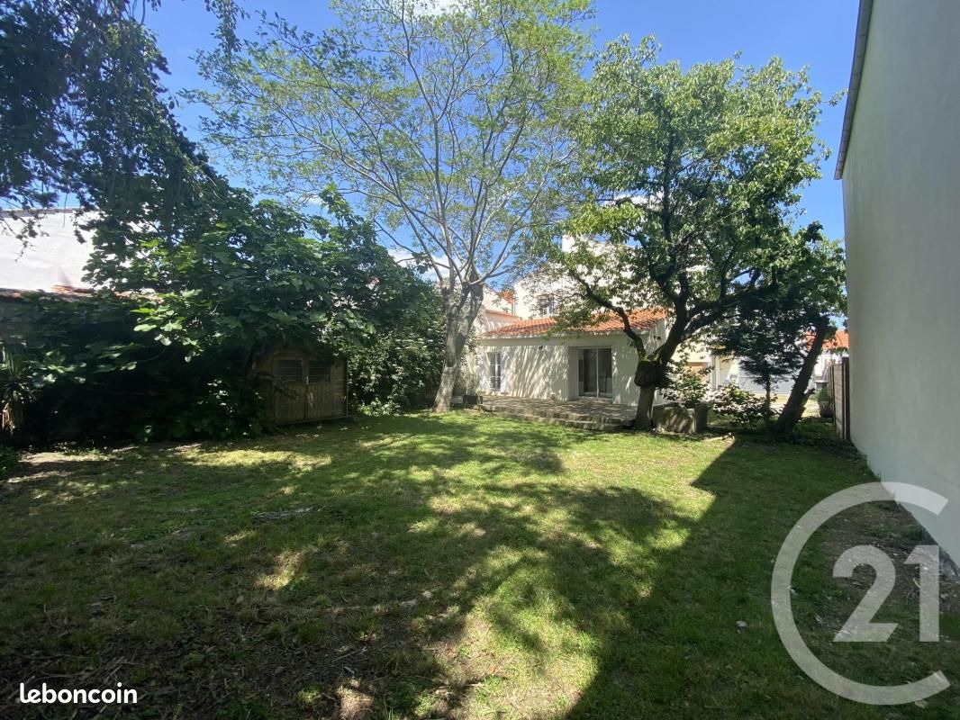 Maison 6 pièces 177 m² · à La Rochelle · 177 m² · 2 200 €/mois