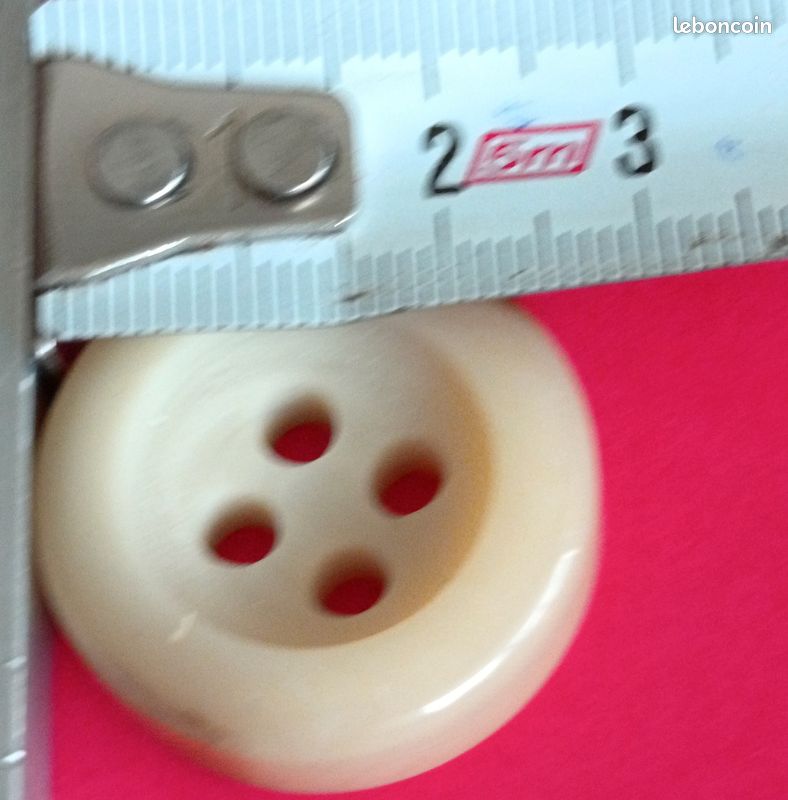 Lot de 12 boutons beiges carrés marbrés (22mm) + 2 boutons beiges offerts - LOT N°21 - (image 8)