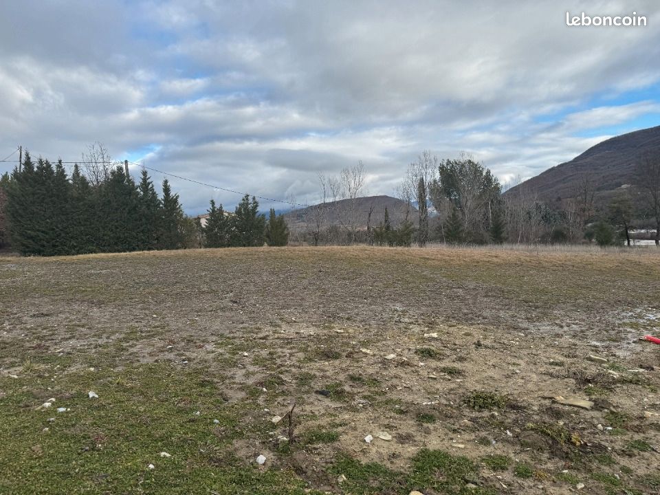 Terrain 1 500 m² Bevons · 115 000 €