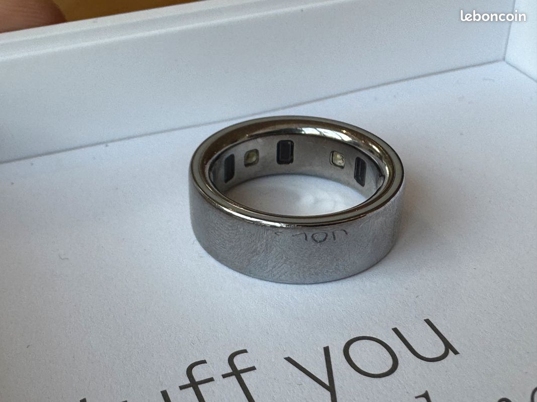 Oura Ring 4 taille 9 - Parfait état avec accessoires (image 4)