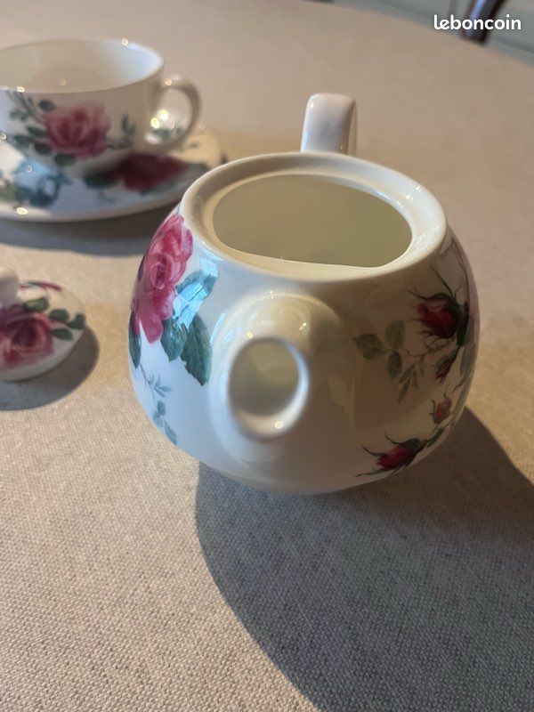 4 tasses à thé Redouté Roses Roy Kirkham porcelaine anglaise