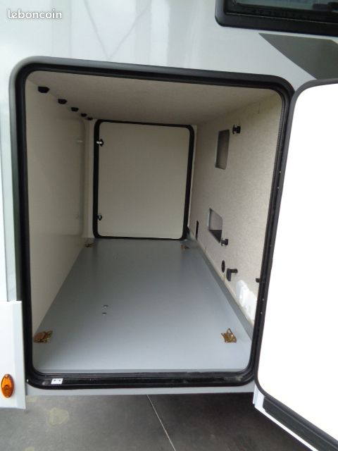 Camping Car Mc Louis MC4 Yearling 70G 2026 Ford Transit 2.0L 165 CV Boite auto - Lits jumeaux + Lit pavillon - Ouvert tout le mois d'aout avec des tarifs estivaux (image 2)