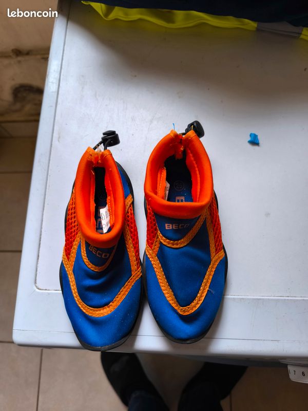 Beck Chaussures Aquatiques Enfant Minis – Claquettes Piscine Légères EVA – Idéales Plage, Piscine, Sport Aquatique (Mixte)