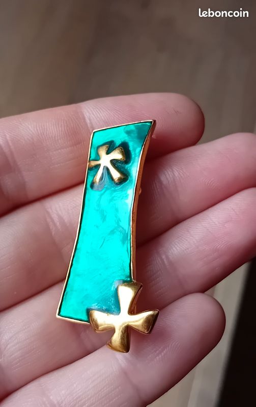 Broche camée ou épingle à pendentif dans un cadre doré, broche camée