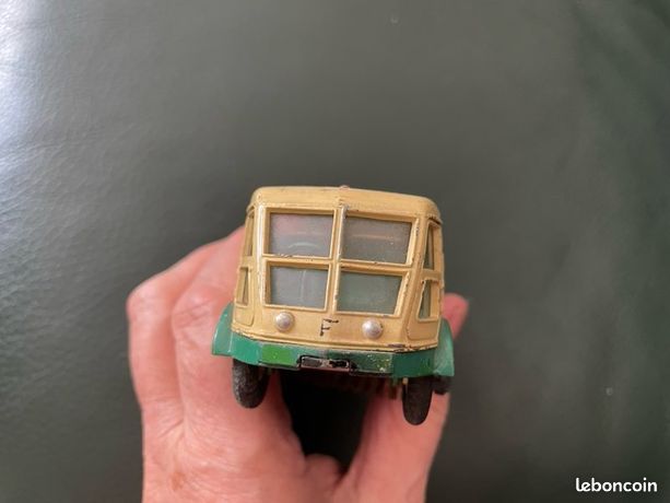 Balayeuse arroseurs LMV Dinky Toys 596 - Collection