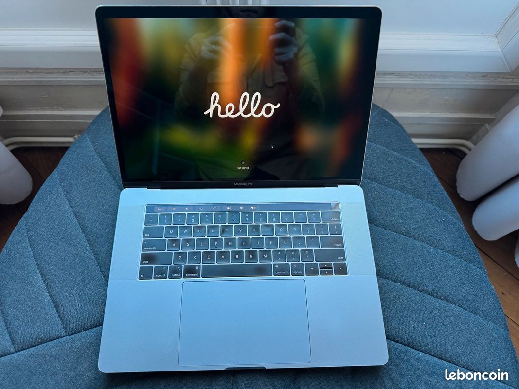 MacBook Pro 15" 2018 QWERTY – i7 6 cœurs – 32 Go RAM – Radeon Pro 555X – 500 Go SSD (image 11)
