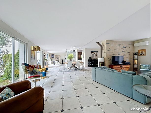 Maison 8 pièces 270 m² — 3