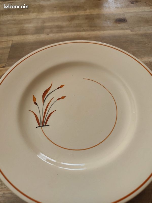 Assiettes plates écru avec roseaux.. Salins (image 1)