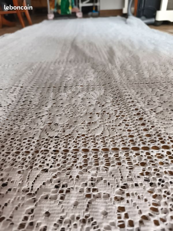 Grand tissus dentelle.etat neuf 2,70 m x2, 40 m (image 1)