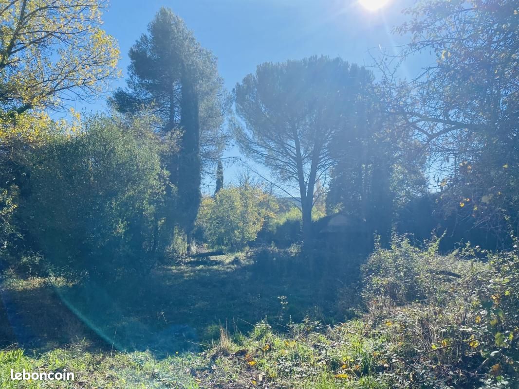 Terrain 1 484 m² Tourves · 190 000 €