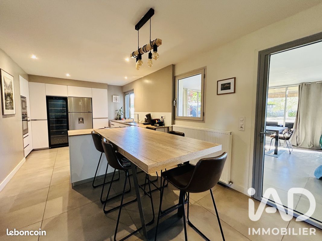 Maison 8 pièces 242 m² · à Laloubère · 242 m² · 378 000 €