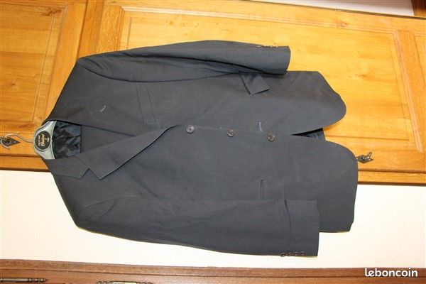 Vends Costume Lani. F.lli Cerruti Dal 1881 (image 1)