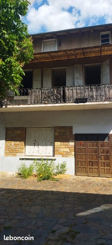 Maison 8 pièces 160 m² · à Bagnac-sur-Célé · 160 m² · 55 000 €