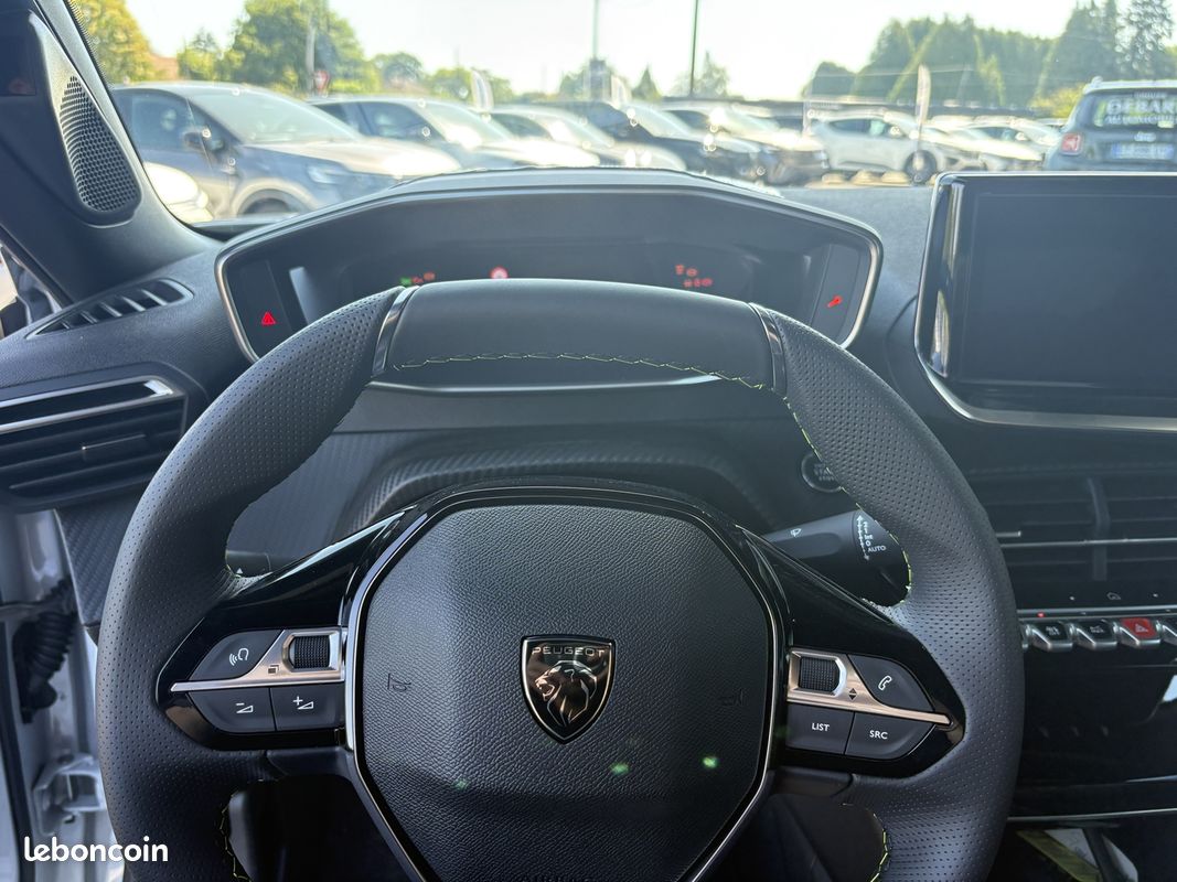 Peugeot 2008 1.2 HYBRID 145CH GT E-DCS6 (image 13)