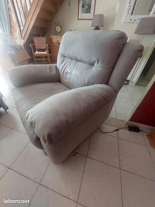 Cause déménagement vends fauteuil relax électrique (image 1)
