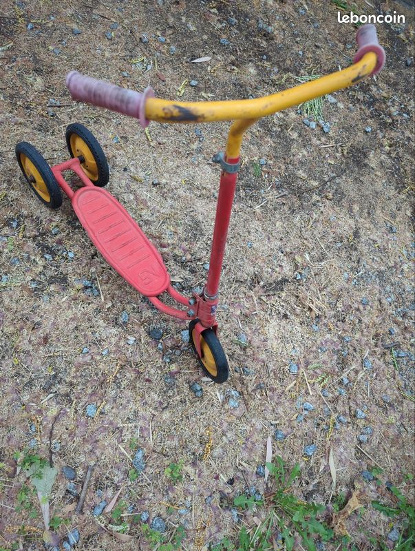Je vends une ancienne trottinette 3 roues vintage (image 1)