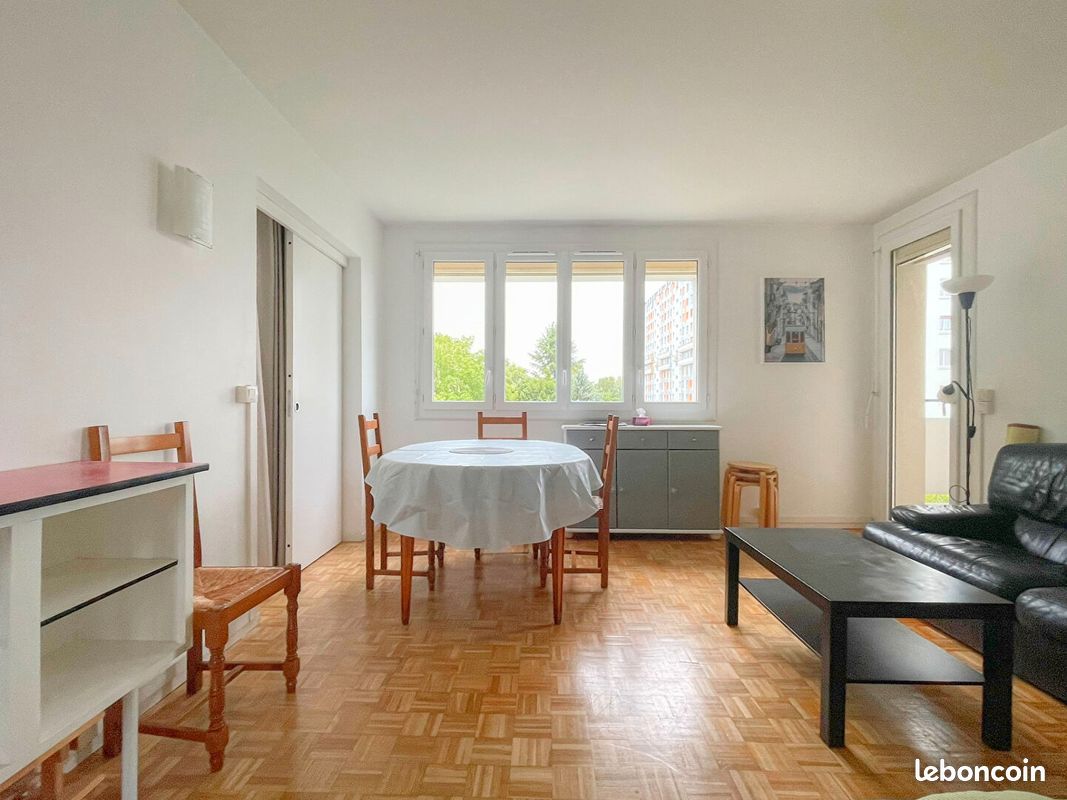 Appartement 4 pièces 67 m² · à Angers · 67 m² · 450 €