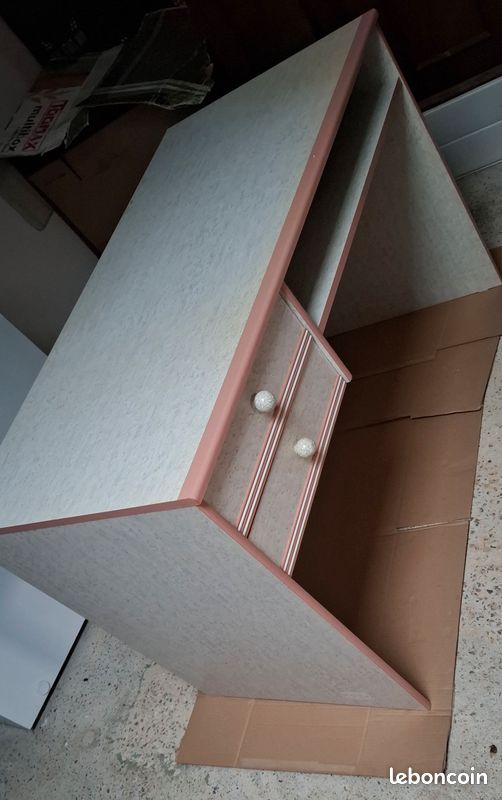 Bureau (image 2)