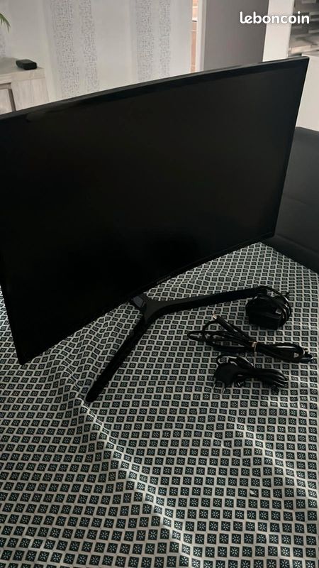 Écran Samsung 27" Incurvé Full HD C27F396 (image 4)