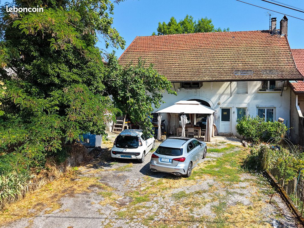 Maison 6 pièces 157 m² · à Surjoux-Lhopital · 157 m² · 260 000 €