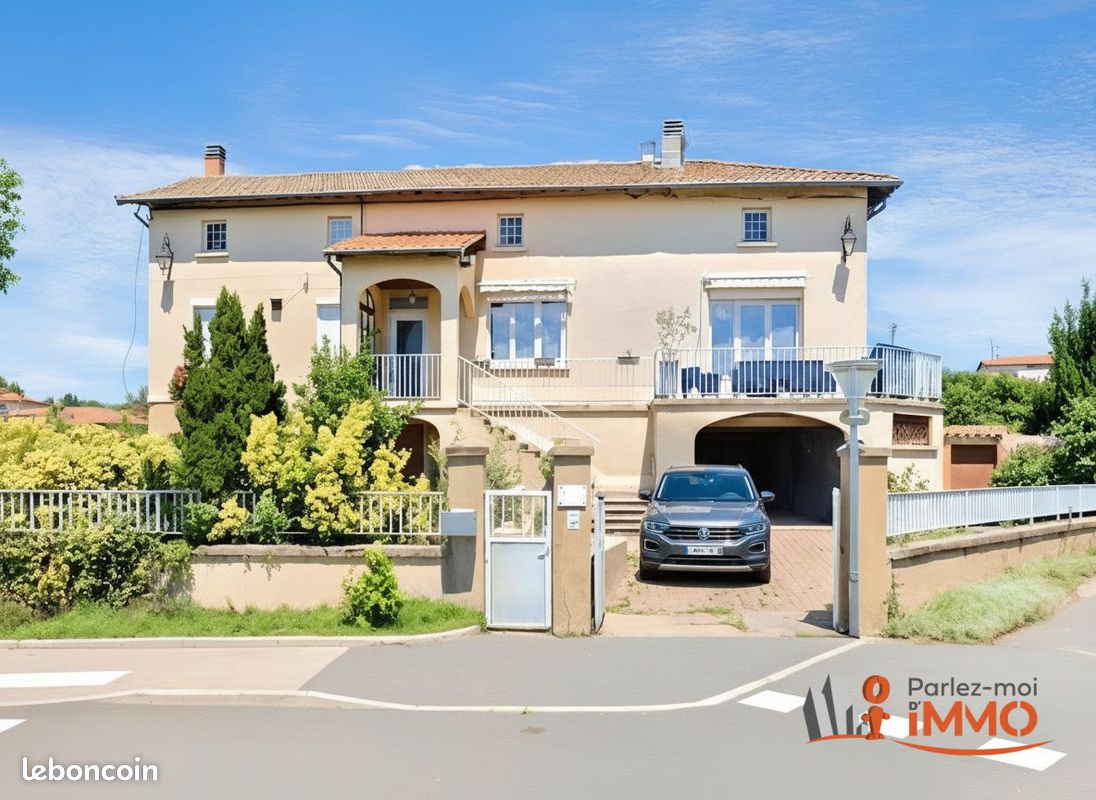 Maison 7 pièces 195 m² · à Vindry-sur-Turdine · 195 m² · 366 000 €