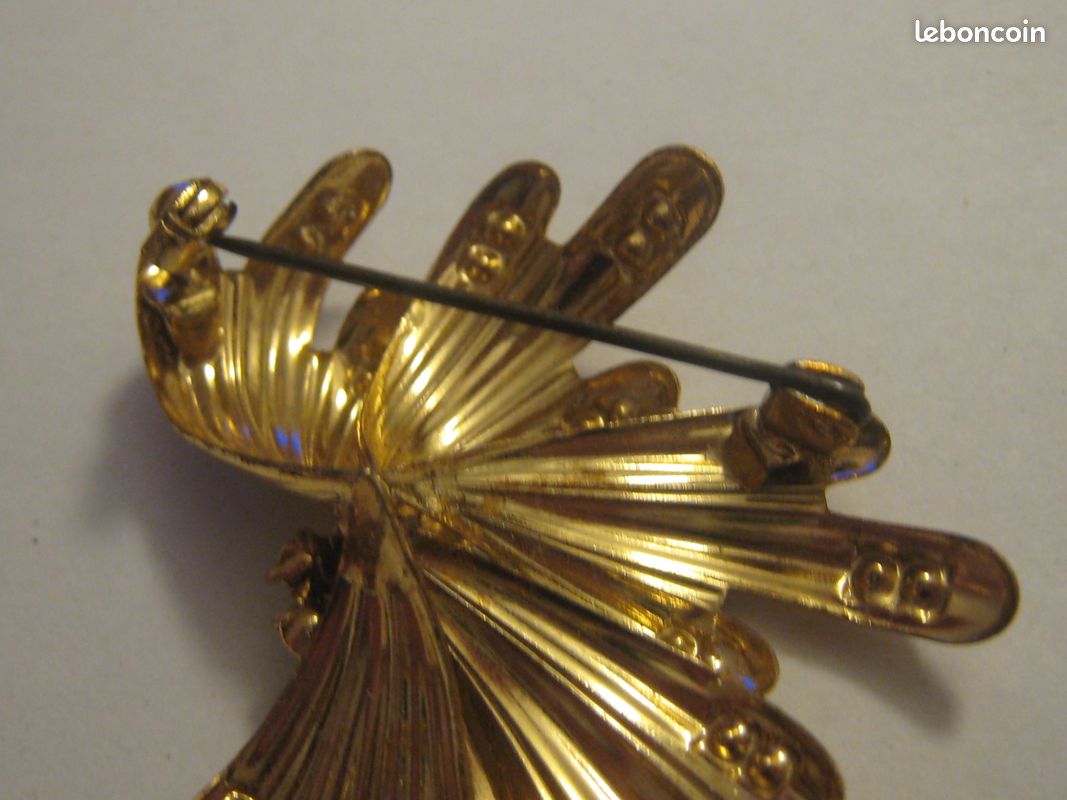 vintage années 50 BROCHE volute de rubans métal doré et strass