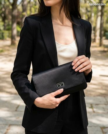 Pochette noire à rabat et perles | New Look