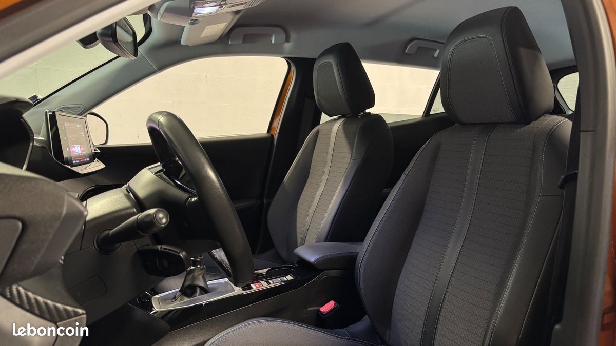 PEUGEOT 2008 GENERATION-I 1.2 PURETECH 130ch ALLURE START-STOP - ATTELAGE - CARPLAY (image 5)