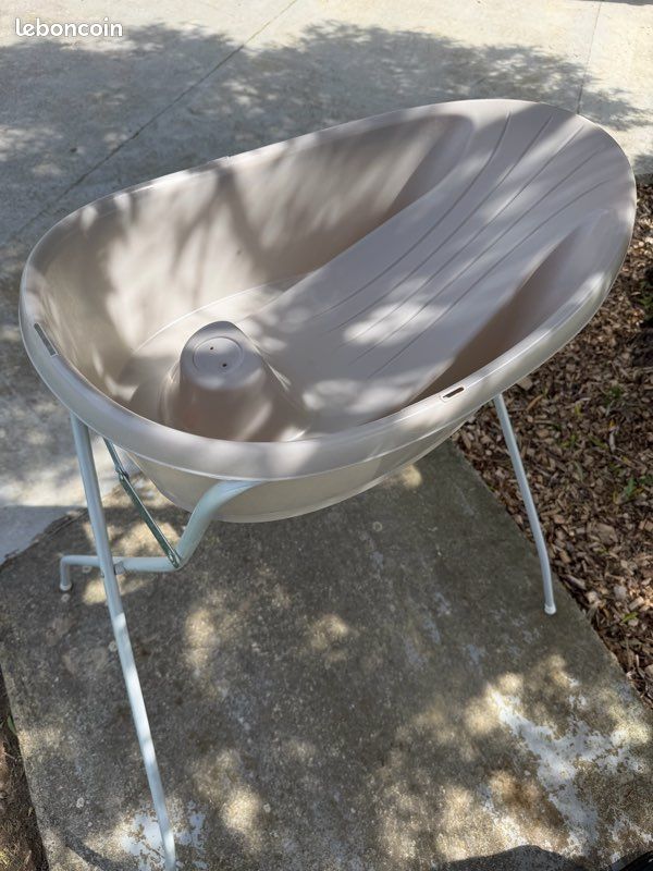 Baignoire bébé avec support et transat intégré – très bon état (image 1)
