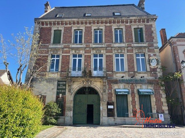 Maison 12 pièces 880 m² · à Ay-Champagne · 880 m² · 850 000 €