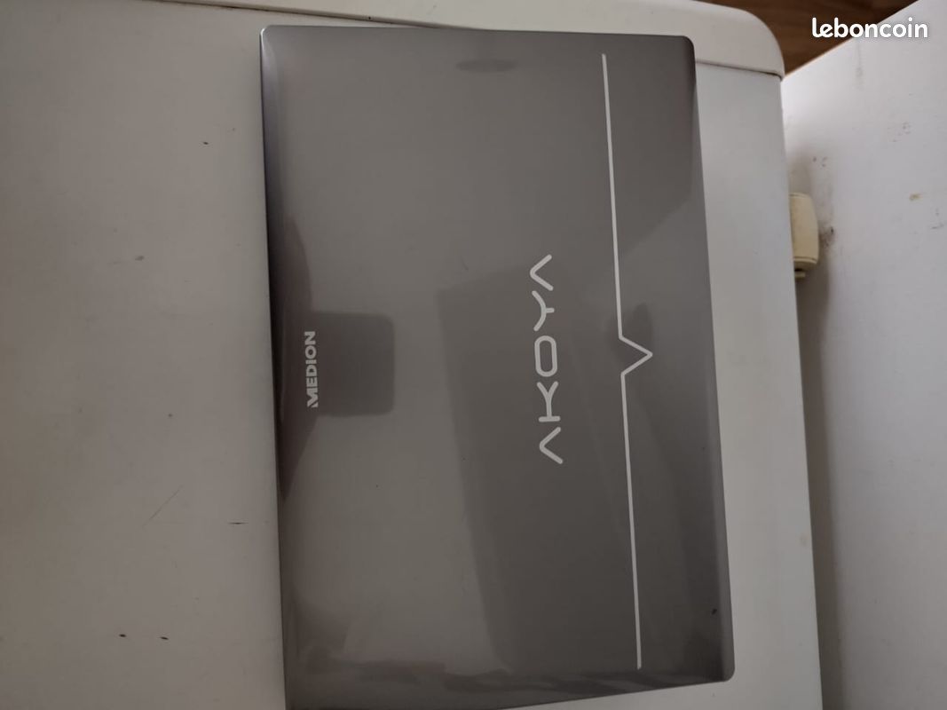 Ordinateur portable Medion Akoya e1222 (image 3)