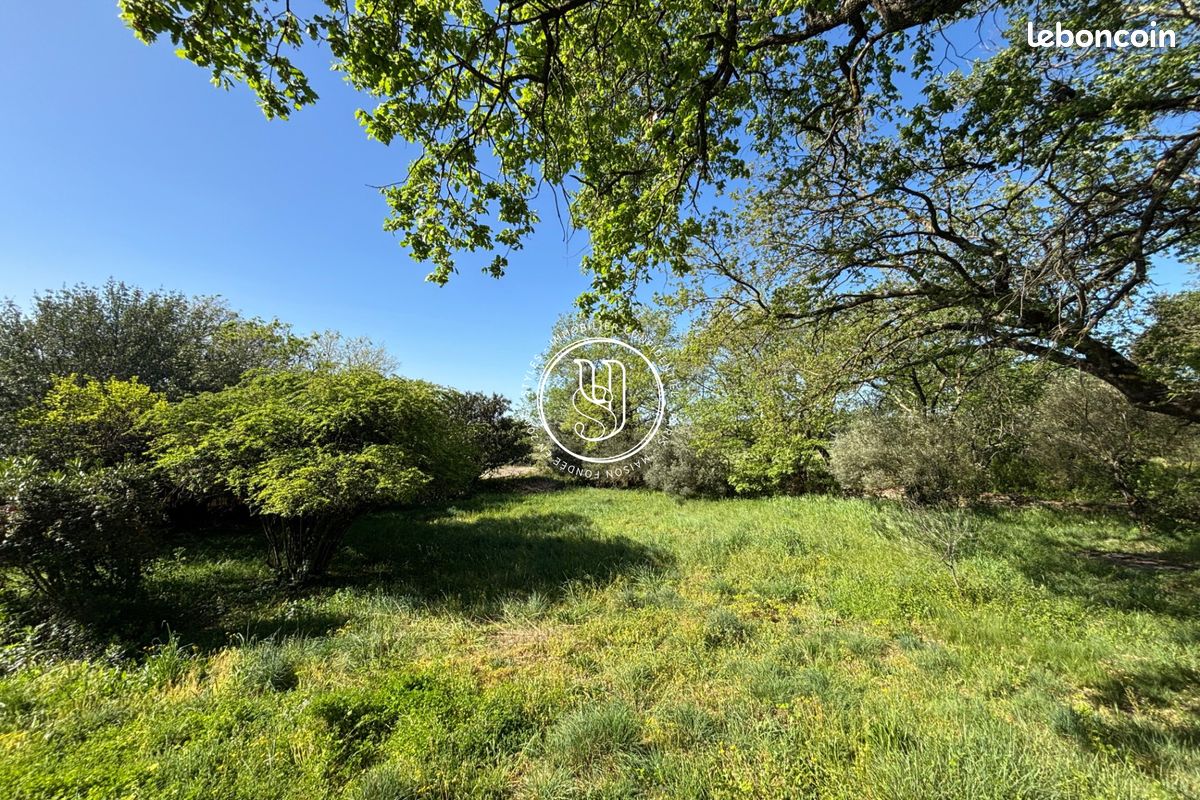 Terrain 950 m² · à Uzès · 950 m² · 155 000 €