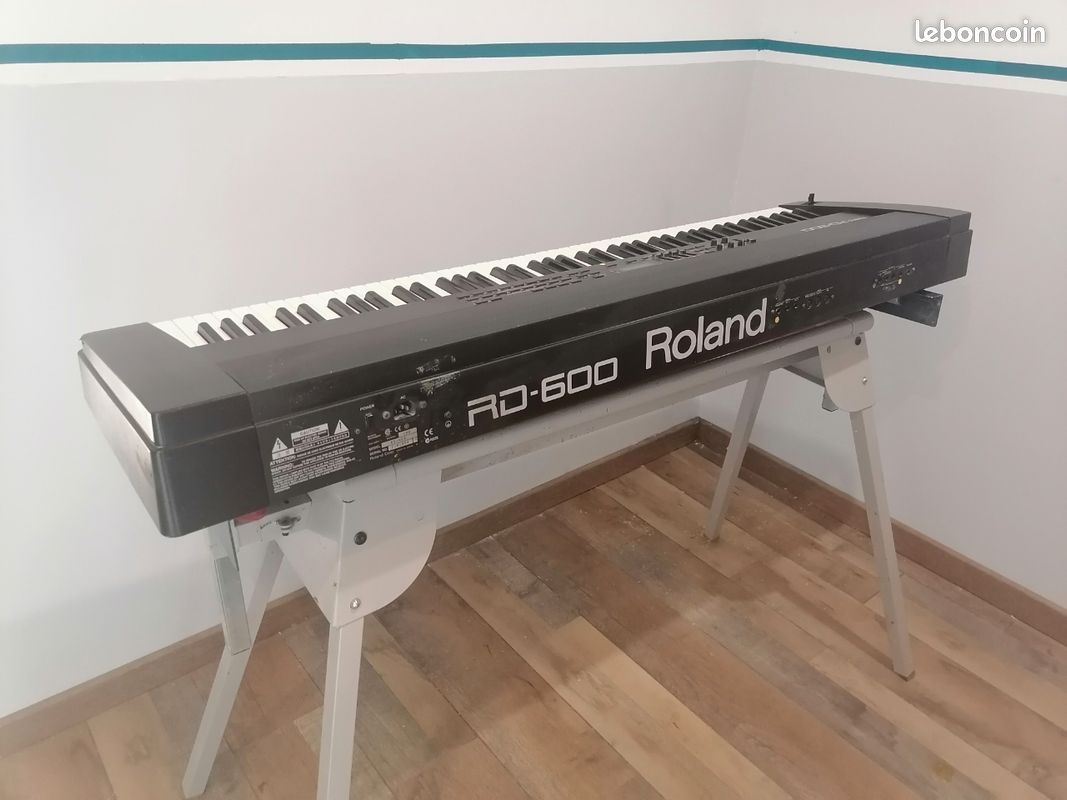 Piano Roland RD-600 – bon état, clavier 88 touches (image 2)