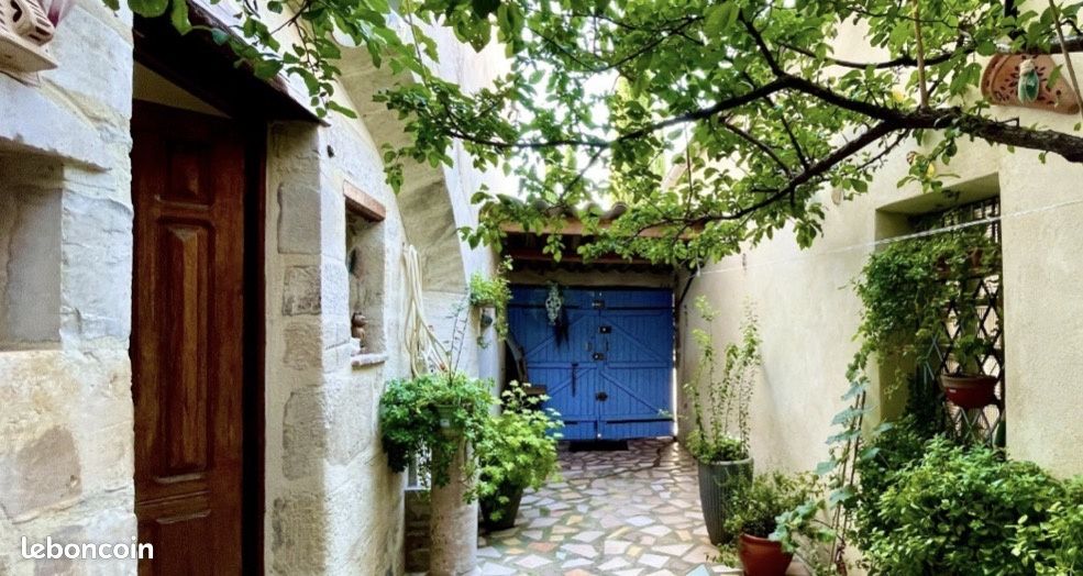 Maison 8 pièces 260 m² · à Valréas · 260 m² · 305 000 €