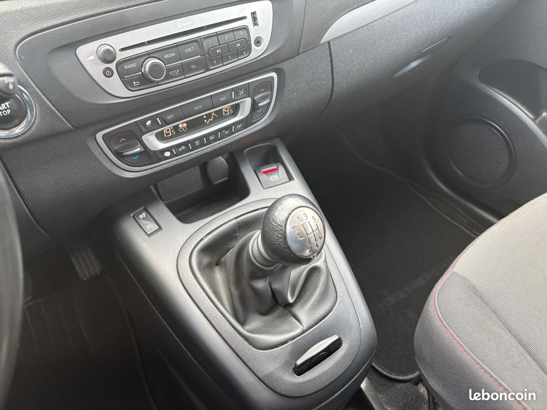 Renault GRAND SCÉNIC III DCi 110 eco2 Limited 7 pl (image 15)
