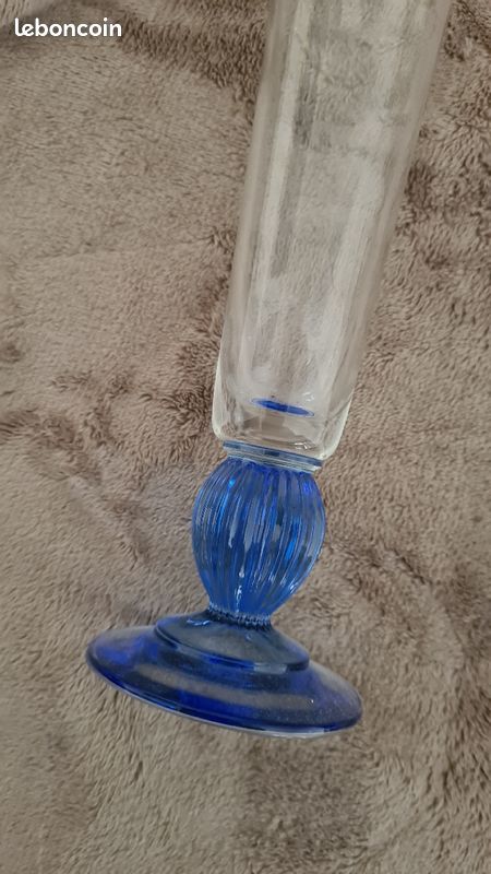 Joli vase, 26 cm de haut, pied bleu (image 2)