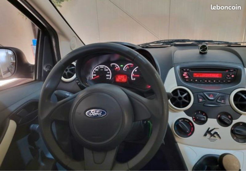 đ đ FORD KA 1.2 70 CH ESSENCE (Idem Clio / C2) âą 2010 âą 135 000 KM âą 3 PORTES âą TRĂS BON ĂTAT - Reprise possible de votre vĂ©hicule (image 4)