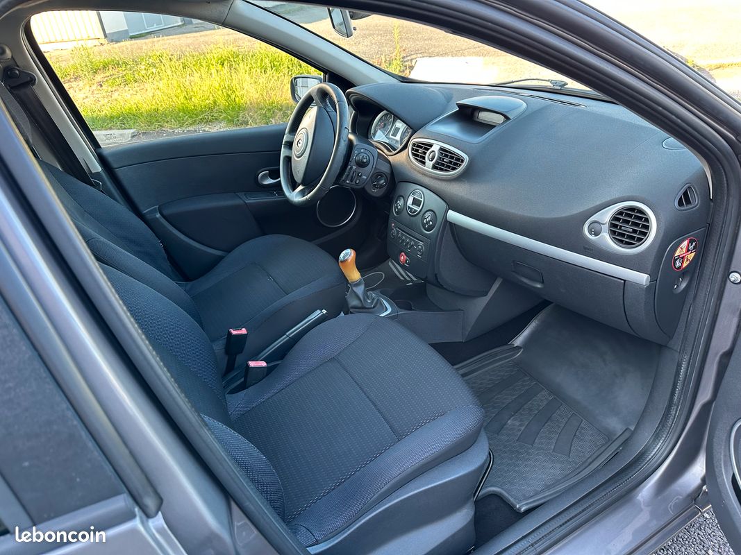 RENAULT Clio III Estate 1.5 dCi 86 cv (image 5)