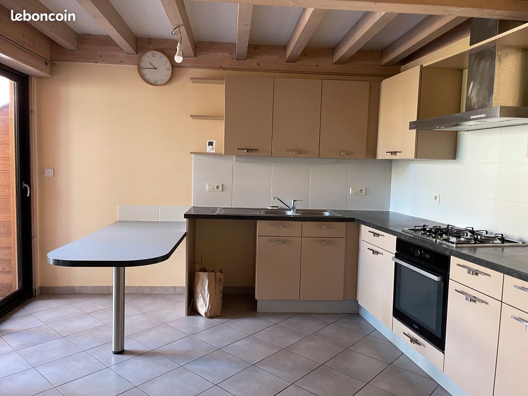 Appartement 3 pièces 76 m² · à Saint-Étienne-de-Crossey · 75,8 m² · 920 €