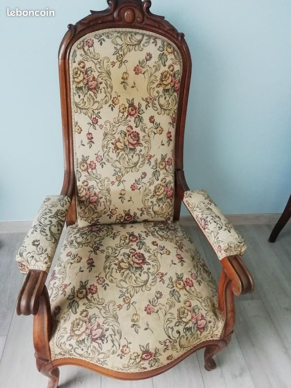 Fauteuil d'époque à fleurs (image 1)