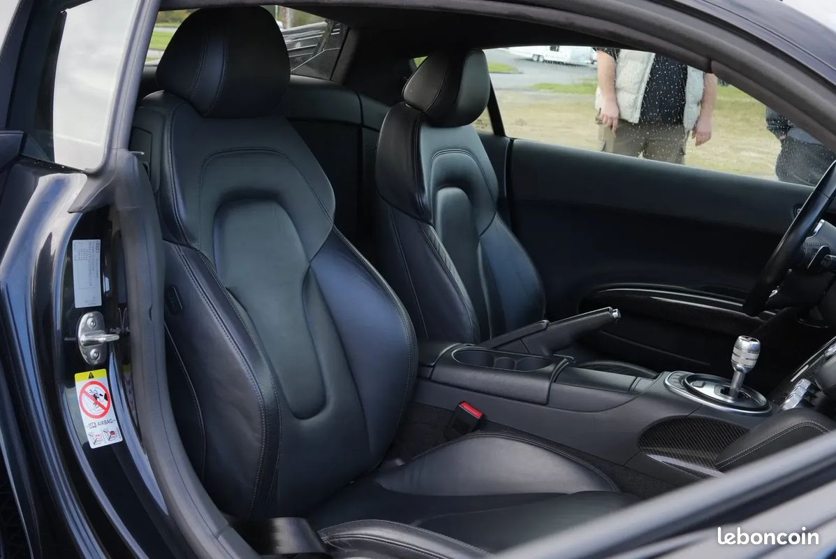 Audi R8 5.2 V10 FSI 525ch R tronic 6 - Suivi d'entretien / HiFi Bang&Olufsen / Caméra de recul / Pack Carbone / Maintien de charge (image 28)