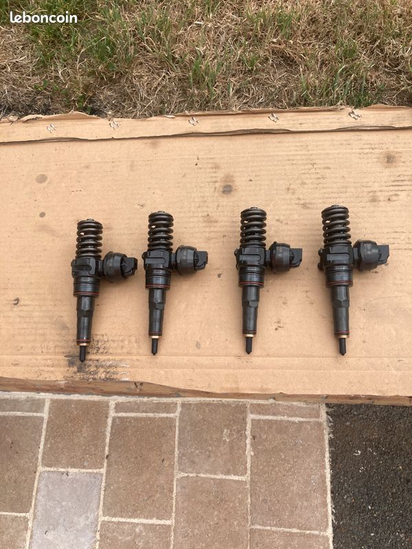 4 injecteurs pompe 1.9tdi pour voiture du groupe vag ( audi ,VW, skoda , seat ) ref bosch 0414720038 (image 1)
