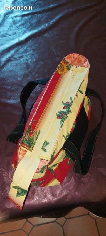 Petit sac à main tissu fleuri style provençal – rouge, jaune et noir (image 4)