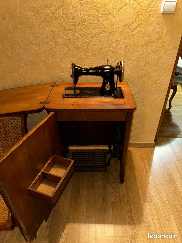 Machine à coudre Singer et son meuble (image 1)