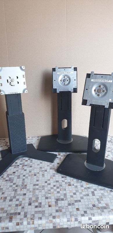 Écrans de PC à vendre (6 écrans, + 3 pieds) (image 7)