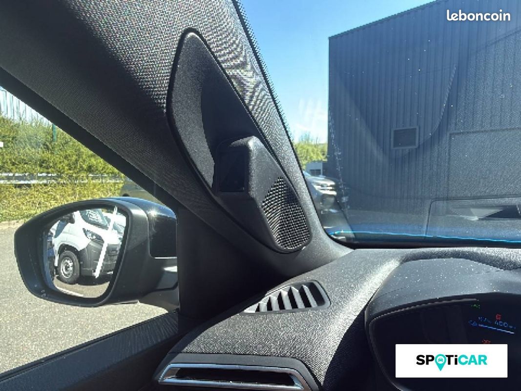PEUGEOT 2008 Electrique 54 kWh 156 ch Allure (image 22)