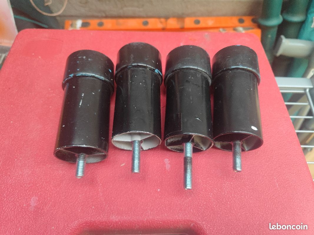 Lot de 4 pied à visser (image 1)